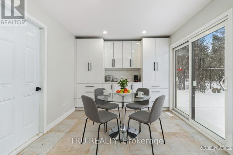 28740163/39-sunnycrest-drive/city-viewskylinefisher-heightsparkwood-hills/ottawa/ontario/K2E5Y4_8