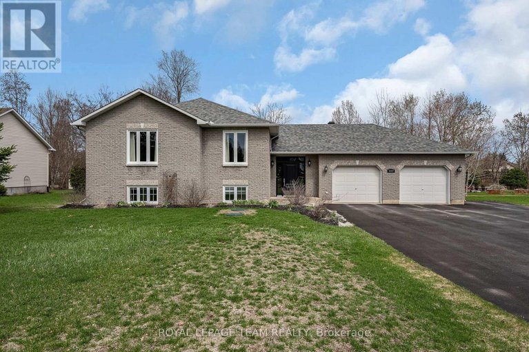 29645410/1517-back-place-avenue/greely/ottawa/ontario/K4P1R3_1