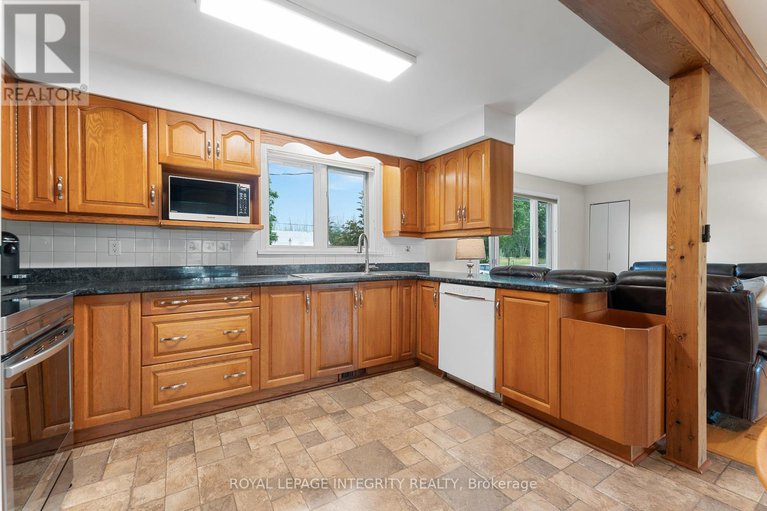 28594560/7403-rideau-valley-drive-s/rideau-twp-s-of-reg-rd-6-e-of-mccordick-rd/ottawa/ontario/K0A2E0_15