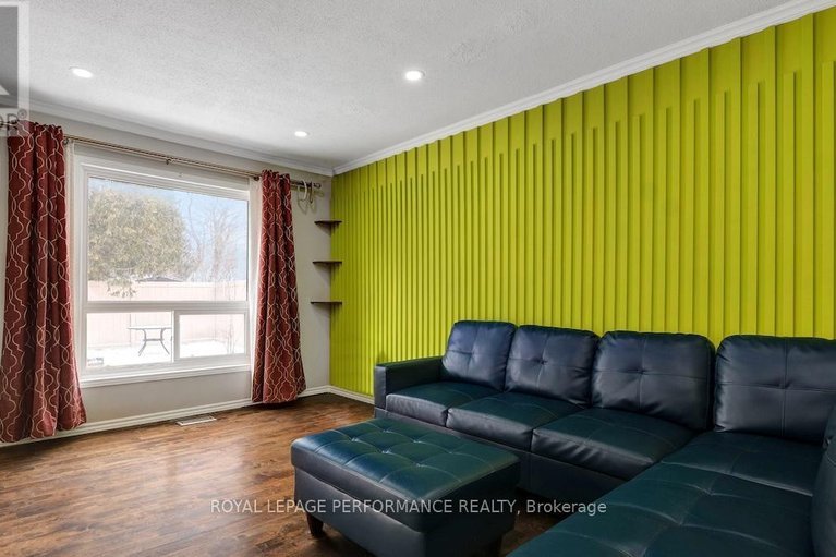 29576627/32-brando-crescent/hunt-club-parkgreenboro/ottawa/ontario/K1T2E3_8