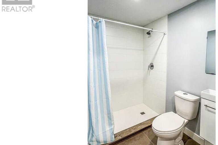 28873248/5c-woodvale-green/craig-henrywoodvale/ottawa/ontario/K2G4G9_33