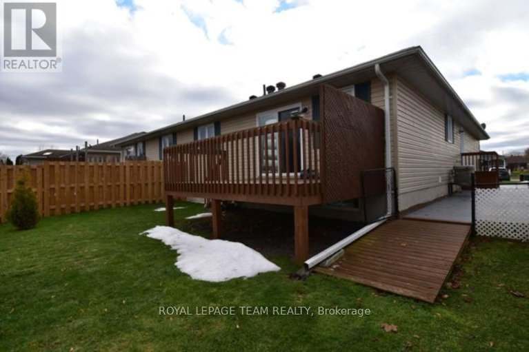 29135893/5516-meadowbrook-drive/iroquois/south-dundas/ontario/K0E1K0_22