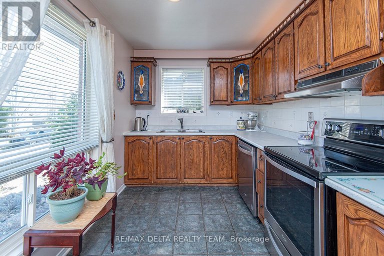 29649021/892-beauchamp-avenue/hiawatha-parkconvent-glen/ottawa/ontario/K1C3A7_14