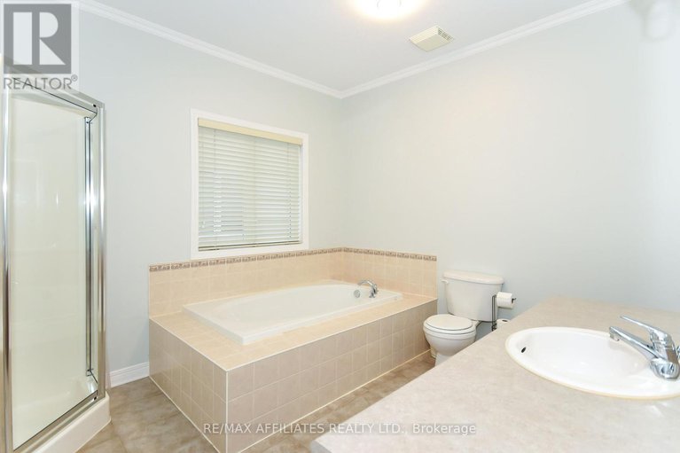 28479227/1980-scully-way-s/fallingbrookgardenway-south/ottawa/ontario/K4A4H2_18