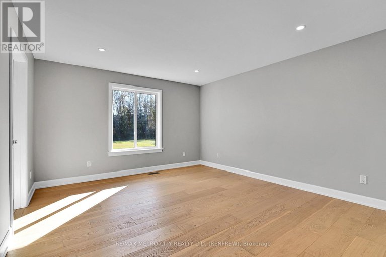 28406603/16-red-door-lane/horton-twp/horton/ontario/K7V3Z8_22
