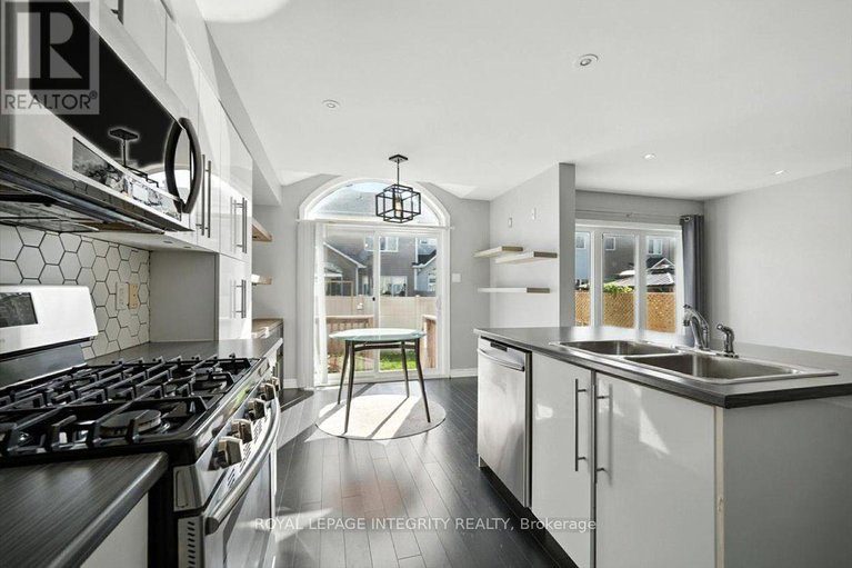 28587957/748-morningstar-way/mer-bleuebradley-estatesanderson-park/ottawa/ontario/K1W0G6_16