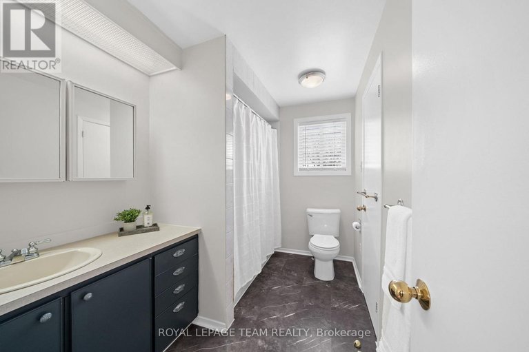 29528720/7942-decarie-drive/orleans-wood/ottawa/ontario/K1C2K3_19