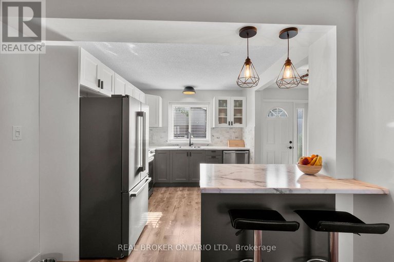 28983719/a-3911-old-richmond-road/arbeatha-park/ottawa/ontario/K2H8T9_8
