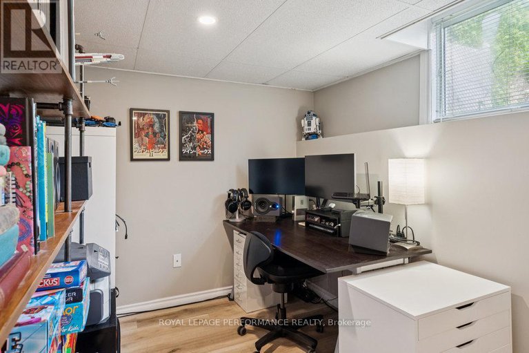 28591914/1869-hennessy-crescent/fallingbrookgardenway-south/ottawa/ontario/K4A3X8_39