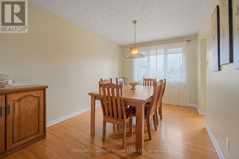 29647357/1535-st-georges-street/bilberry-creekqueenswood-heights/ottawa/ontario/K1E1R1_11