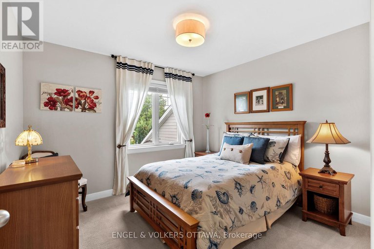 28806486/27-esquimault-avenue/bruce-farmgraham-parkqualicumbellands/ottawa/ontario/K2H6Z4_31