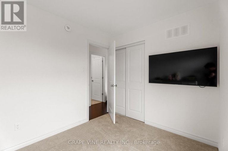 28472373/60-verglas-lane/mer-bleuebradley-estatesanderson-park/ottawa/ontario/K1W0R2_27