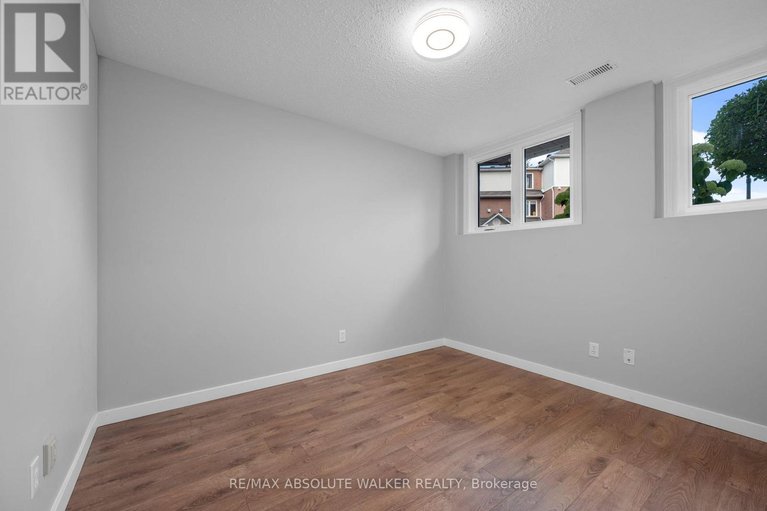 29081354/1673-locksley-lane/beaconwood/ottawa/ontario/K1J1B6_21