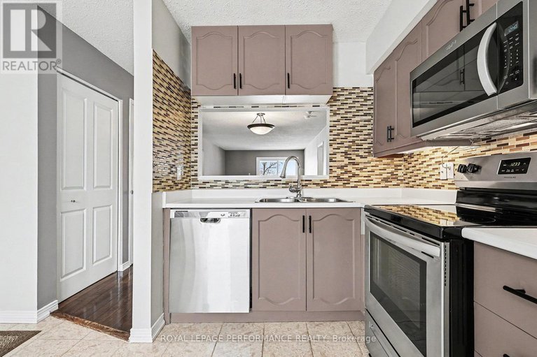 29233379/d6-160-edwards-street/town-of-rockland/clarence-rockland/ontario/K4K1H9_14