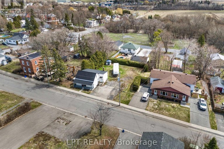 29648615/47-bertha-street-e/vankleek-hill/champlain/ontario/K0B1R0_26