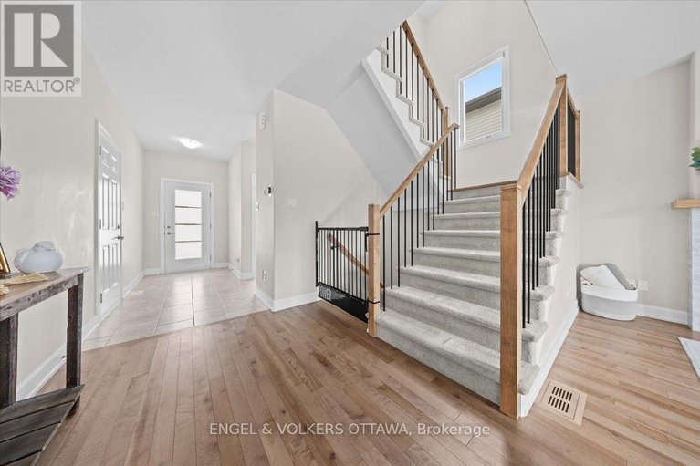 29402076/624-geneva-crescent/embrun/russell/ontario/K0A1W0_21