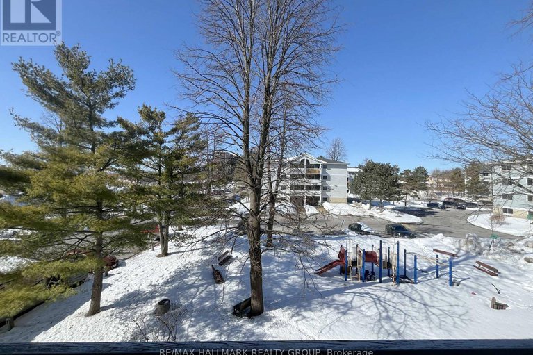 29424818/310-214-viewmount-drive/borden-farmstewart-farmcarleton-heightsparkwood-hills/ottawa/ontario/K2E7X3_15