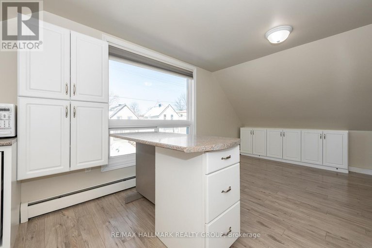 29381601/324-montfort-street/vanier/ottawa/ontario/K1L5N4_36