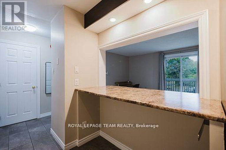 29135886/210-212-viewmount-drive/borden-farmstewart-farmcarleton-heightsparkwood-hills/ottawa/ontario/K2E7X2_15