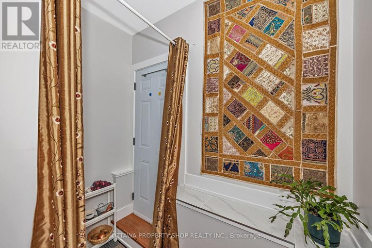 28399504/1355-mory-street/emerald-woodssawmill-creek/ottawa/ontario/K1T1C8_33