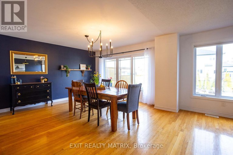 28492201/228-olde-towne-avenue/village-of-russell/russell/ontario/K4R0B3_9