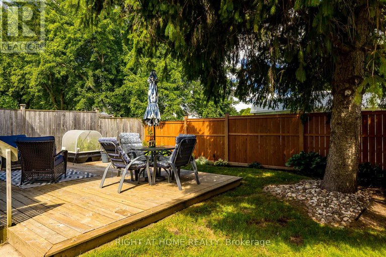 28636407/2-whalings-circle/stittsville-central/ottawa/ontario/K2S1S4_26