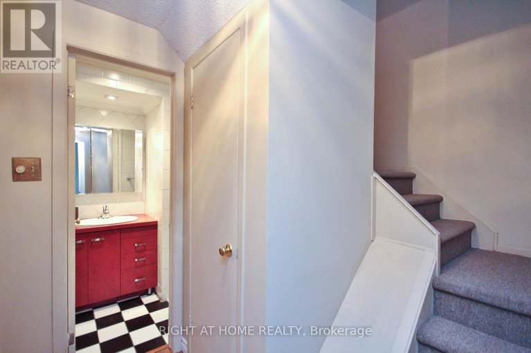 28367291/a-311-presland-road/overbrookcastle-heights/ottawa/ontario/K1K2B6_11