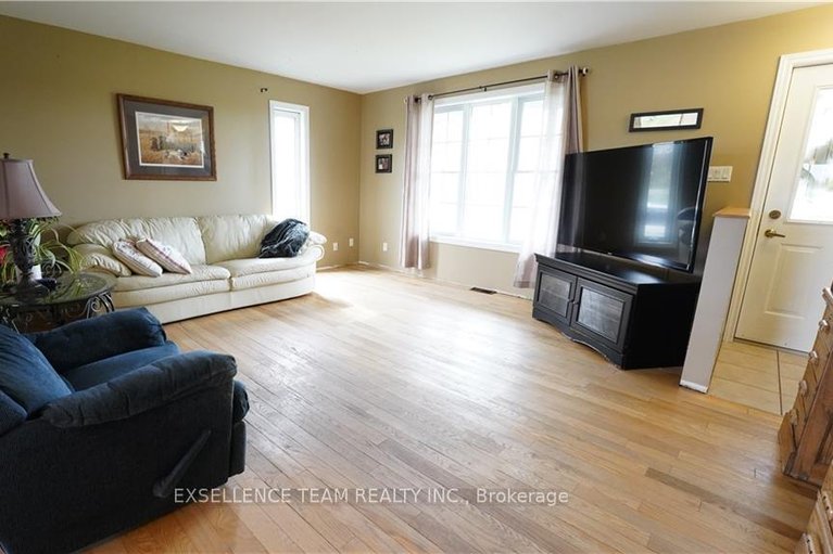 25566557/19100-kenyon-conc-rd-7-road/north-glengarry-kenyon-twp/north-glengarry/ontario/K0C1A0_13