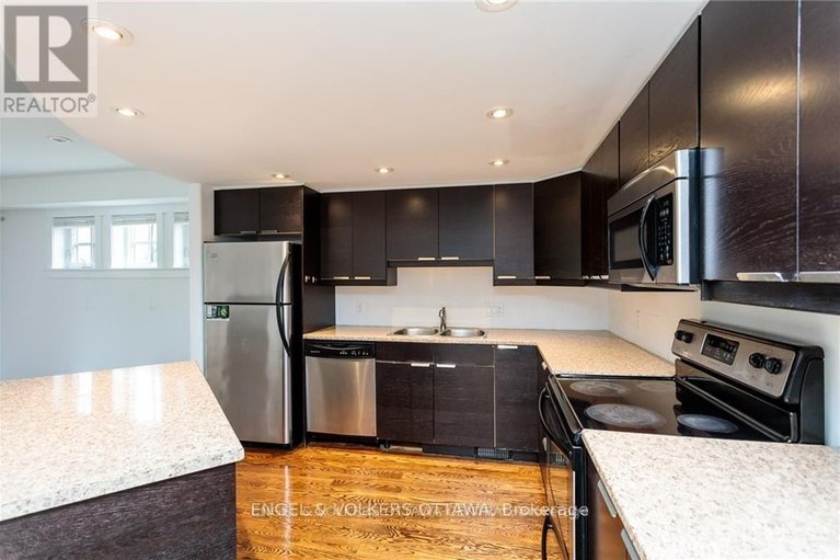 29456645/144-montauk/carleton-heights/ottawa/ontario/K2C2B4_12