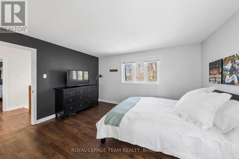 29662384/1081-boucher-crescent/manotick-south-to-roger-stevens/ottawa/ontario/K4M1B3_28