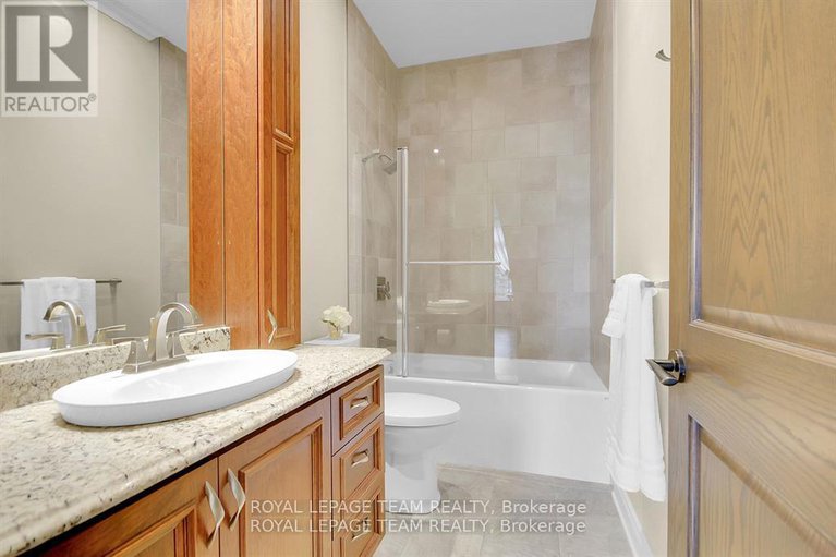 28487083/5591-manotick-main-street/manotick-village-manotick-estates/ottawa/ontario/K4M1A4_26