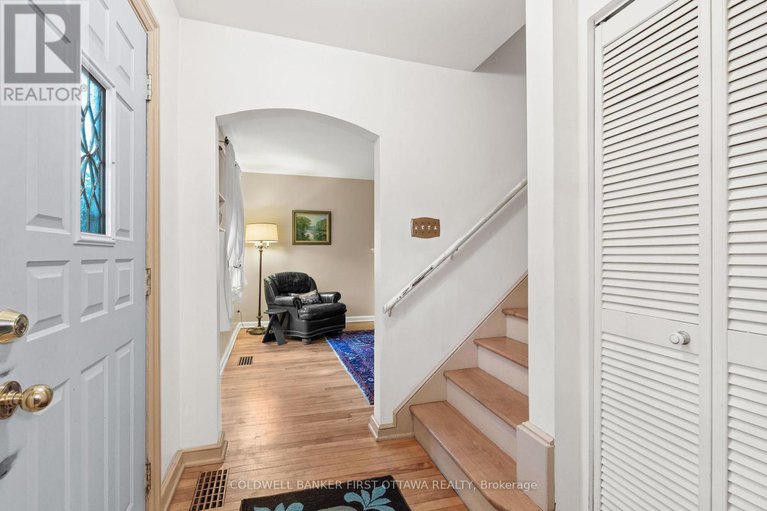 28932809/895-dundee-avenue/queensway-terrace-north/ottawa/ontario/K2B5T2_9