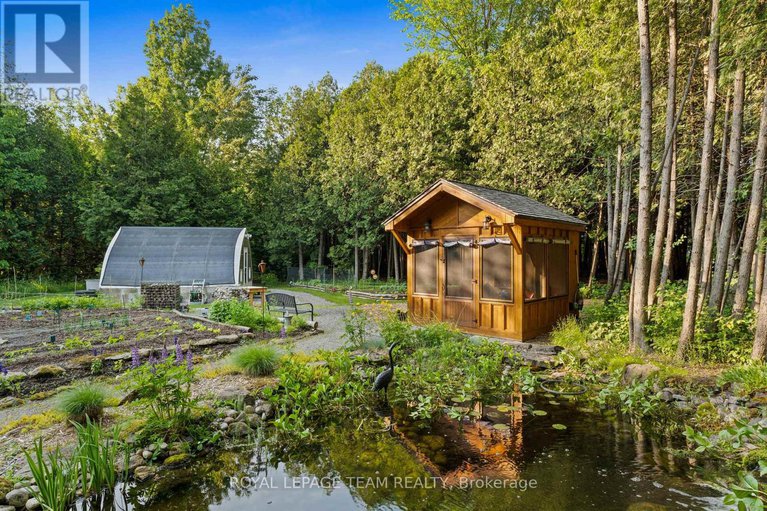 28313084/6005-earlscourt-crescent/manotick-east-to-manotick-station/ottawa/ontario/K4M1K2_46