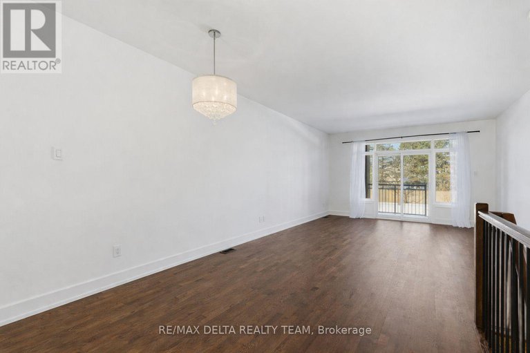 29301547/6-33-bergeron-private/chapel-hill/ottawa/ontario/K1C0C2_16
