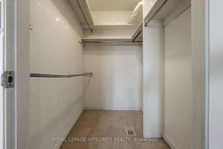 29316968/1055-plante-drive/hunt-clubwestern-community/ottawa/ontario/K1V9E5_33