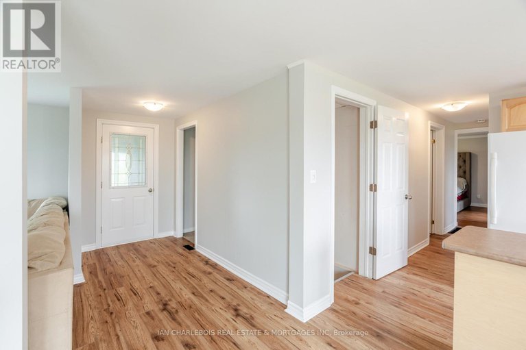 28596144/5616-akins-road-nw/btwn-franktown-rd-fallowfield-rd/ottawa/ontario/K2S1B8_3