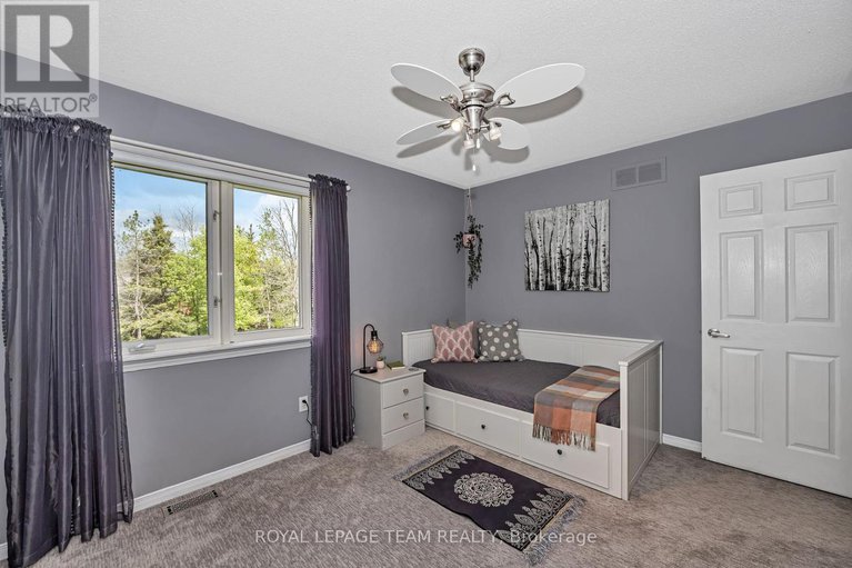 28330707/6891-twin-lakes-avenue/greely/ottawa/ontario/K4P1P1_28