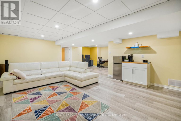 29266311/90-magnolia-way/north-grenville-twp-kemptville-south/north-grenville/ontario/K0G1J0_26