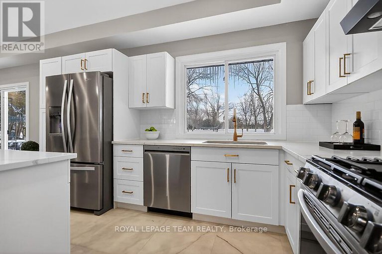 29283469/6636-marina-drive/manotick-south-to-roger-stevens/ottawa/ontario/K4M1B3_17