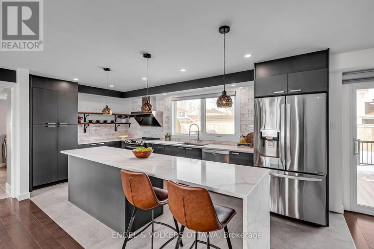 28458762/8-roselawn-court/craig-henrywoodvale/ottawa/ontario/K2G4J2_12