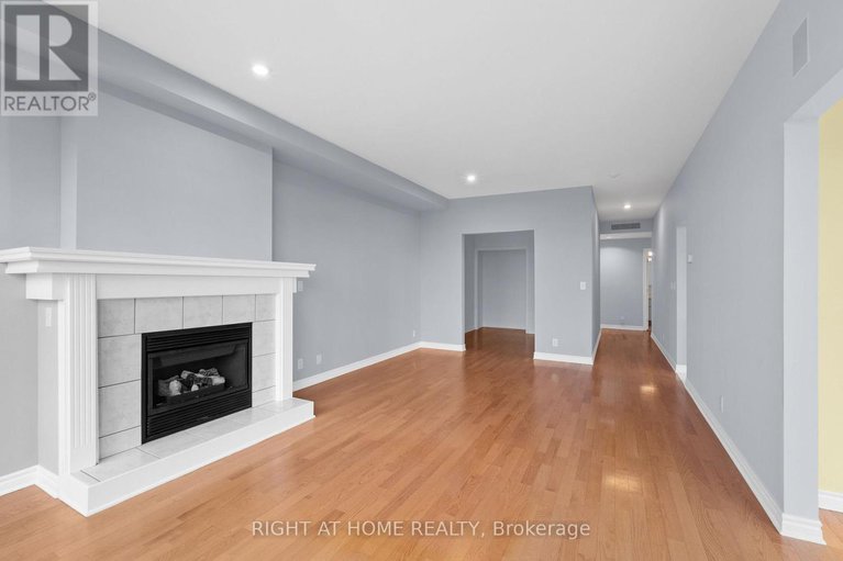 29024112/703-136-darlington-private-se/hunt-clubwestern-community/ottawa/ontario/K1V0X6_9