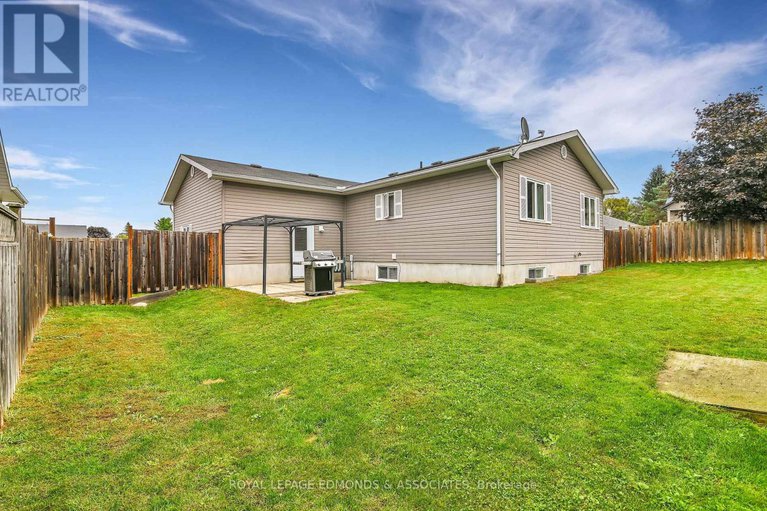 28381416/91-haramis-drive/renfrew/renfrew/ontario/K7V4M4_31