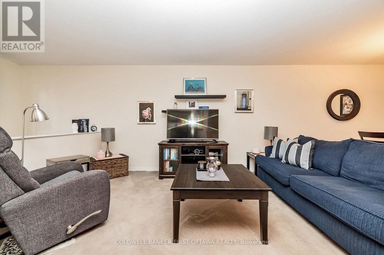 29452271/389-wiffen-private/westcliffe-estates/ottawa/ontario/K2H1G4_6