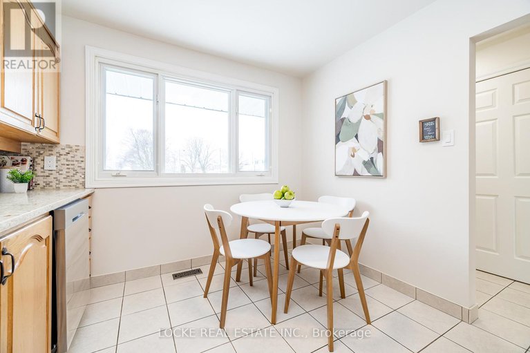 29239640/22-550-straby-avenue/overbrookcastle-heights/ottawa/ontario/K1K1H1_18