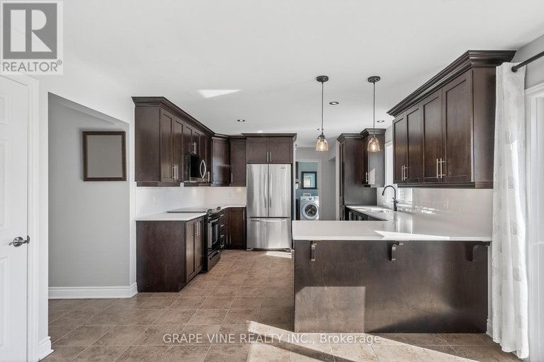 29427195/84-settlement-lane/village-of-russell/russell/ontario/K4R0A4_13