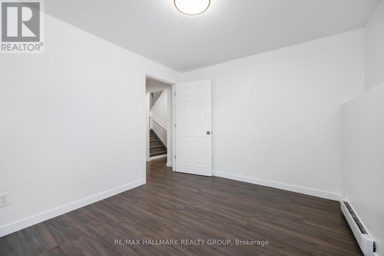 28653578/m-15-banner-road/sheahan-estatestrend-village/ottawa/ontario/K2H8T3_31