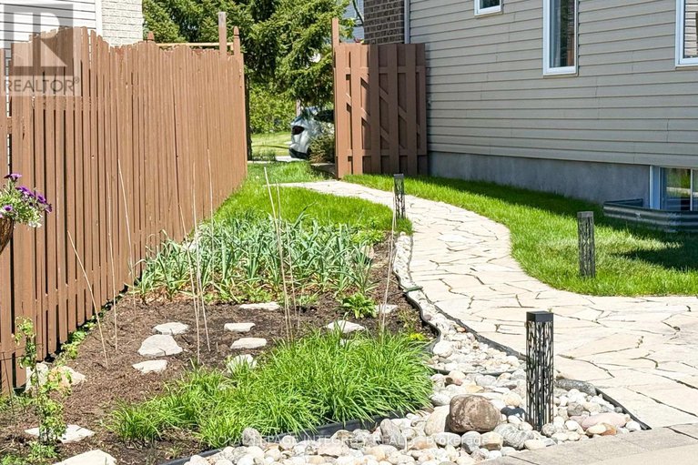 29191468/34-keighley-circle/morgans-grantsouth-march/ottawa/ontario/K2K3H8_47