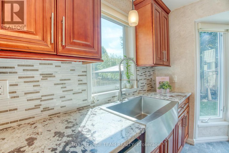 28854199/8-huntsman-crescent/bridlewood/ottawa/ontario/K2M1J2_15