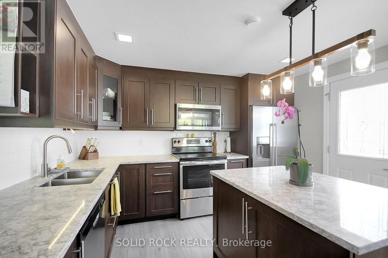 28485152/7312-bank-street/osgoode-twp-south-of-reg-rd-6/ottawa/ontario/K0A2P0_19