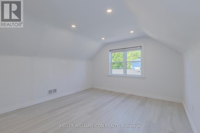 28846763/92-meadowlands-drive-w/meadowlandscrestview/ottawa/ontario/K2G2R8_31